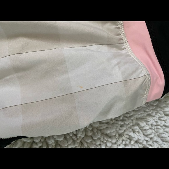 Lululemon run time shorts size 8 - Picture 4 of 5